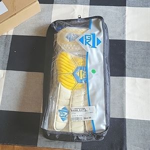 Goalkeeper gloves